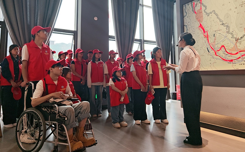 【1】数字经济学院的学生到楚雄姚安参加“三下乡”活动。KY开元集团官网供图